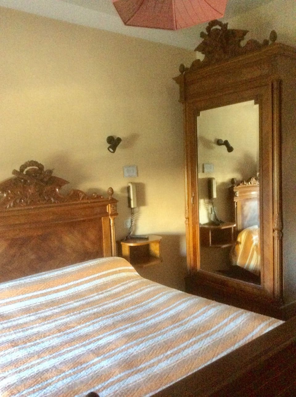 Single Room | Individually decorated, individually furnished, desk, iron/ironing board