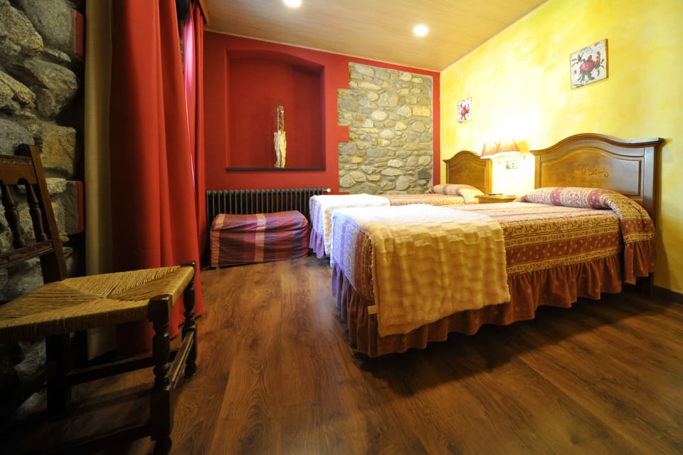 Double Room | Blackout drapes, free WiFi, bed sheets