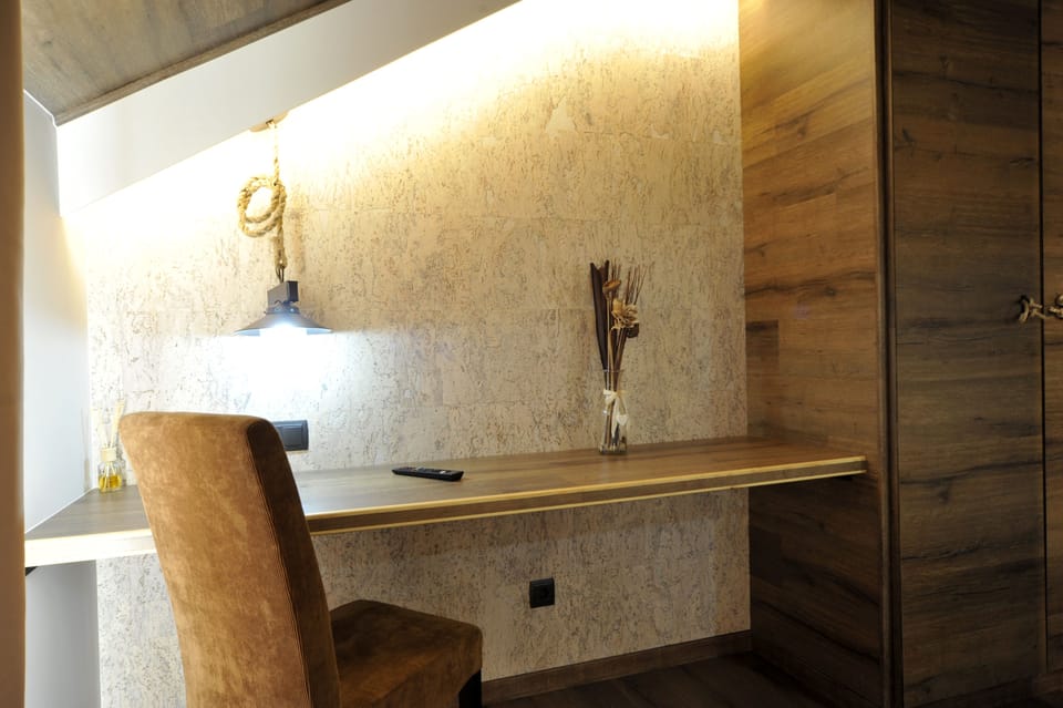 2 dias de forfait en Espot esqui - 1 noche de hotel Suite junior  | Desk, blackout drapes, free WiFi, bed sheets
