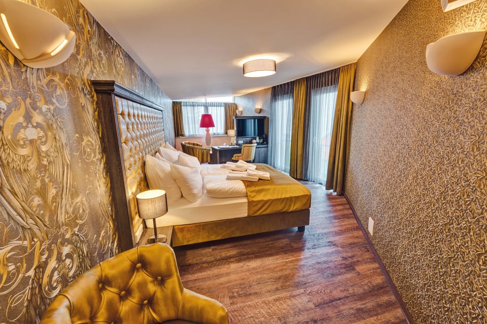 Junior Double Room, Non Smoking (Gold) | Minibar, in-room safe, individually decorated, desk