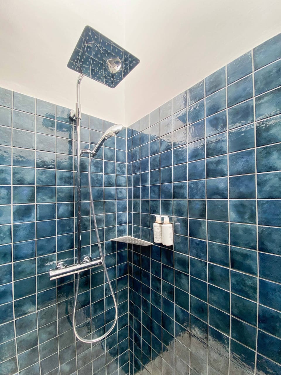 Shower, rainfall showerhead, eco-friendly toiletries