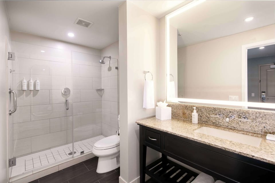 Executive Suite, 1 Bedroom | Bathroom shower