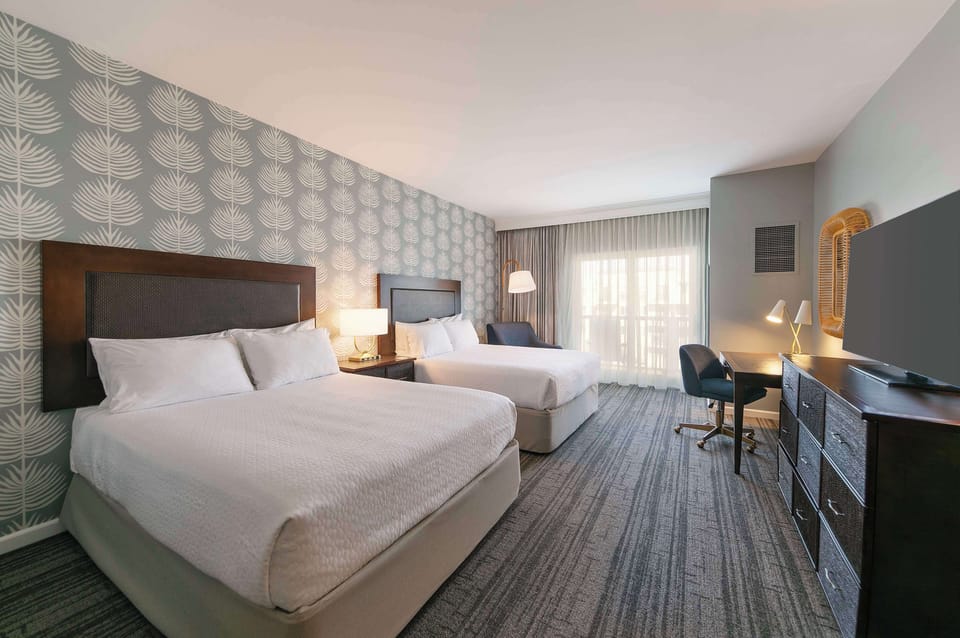 Premium bedding, in-room safe, desk, laptop workspace