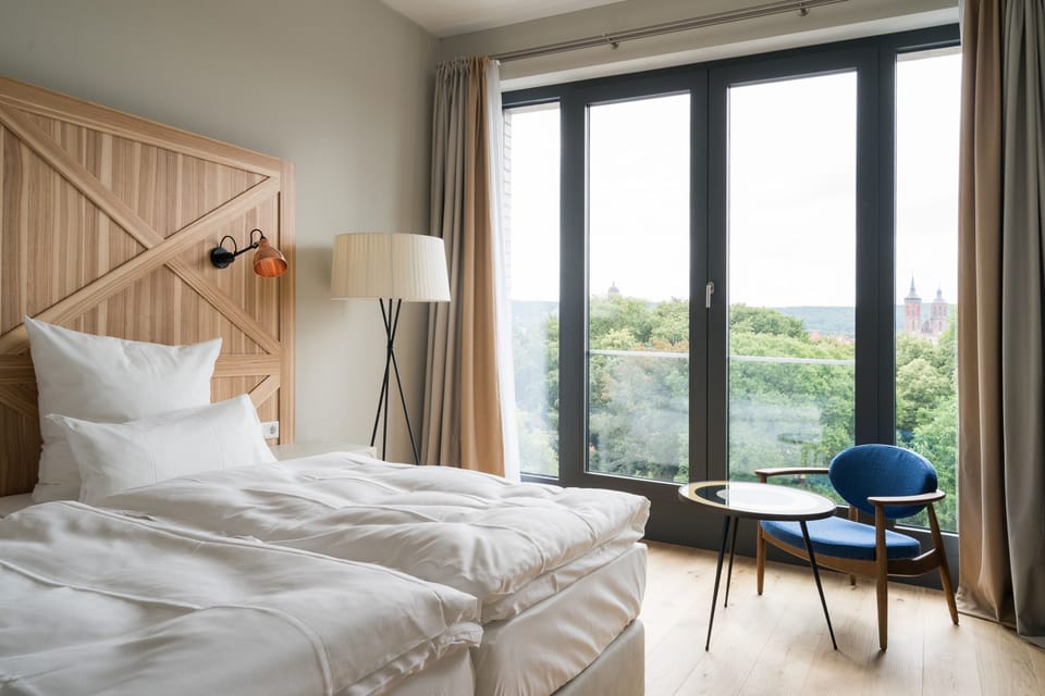 FREIgeist View | Hypo-allergenic bedding, minibar, in-room safe, blackout drapes