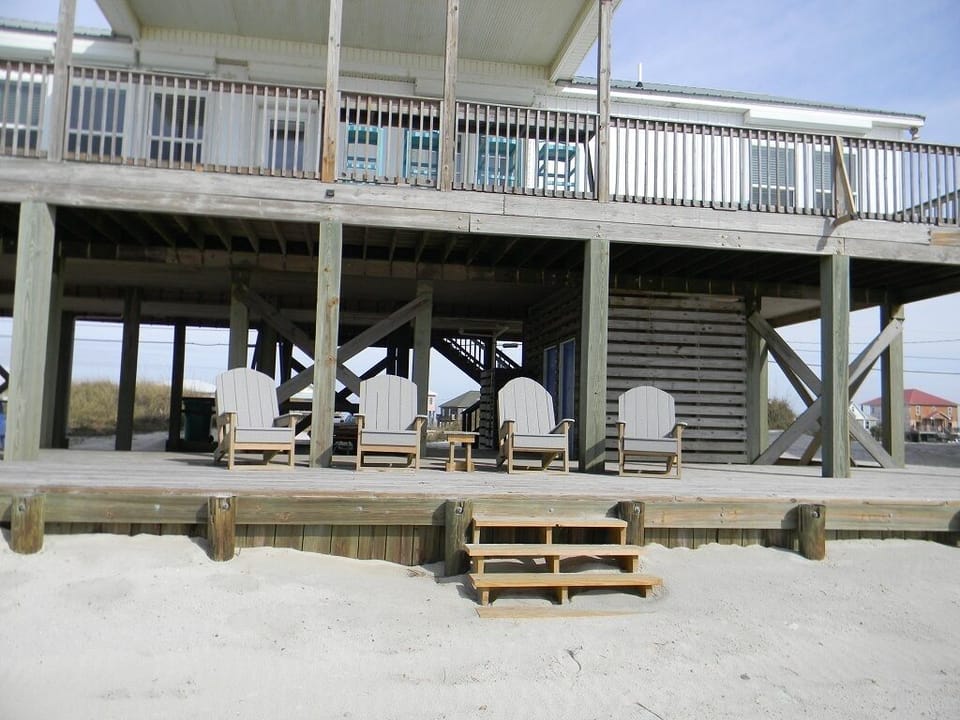 Ground level deck