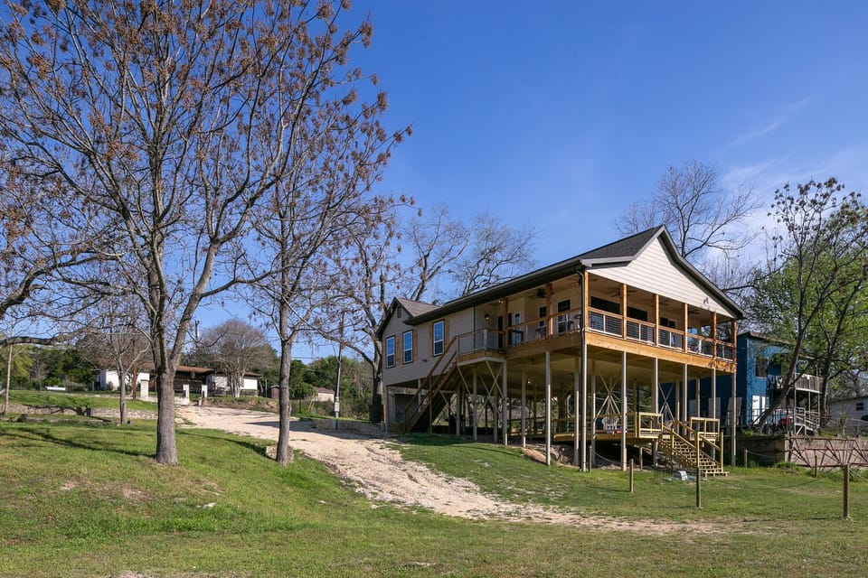 2,000 sq.ft. home that sleeps up to 16 guests!