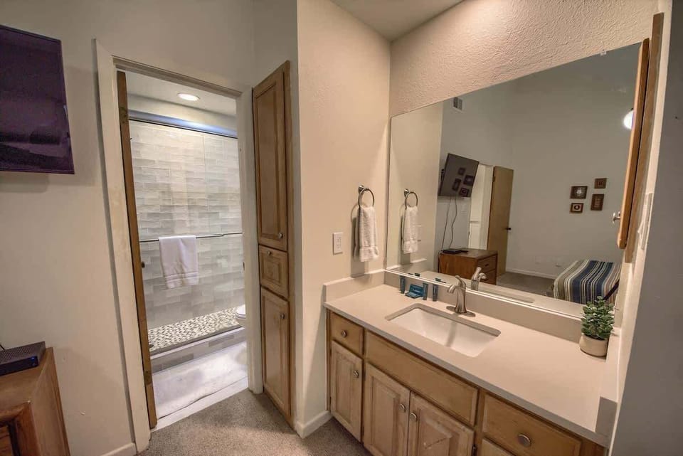 2nd bathroom.