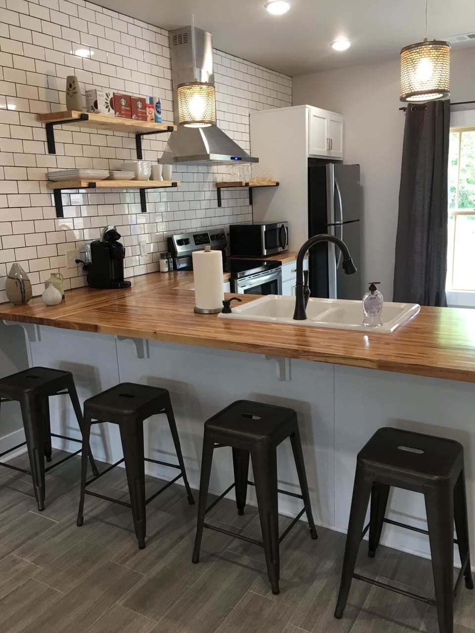 Downtown Executive Townhouse Monroe B, 2 Bedrooms | Private kitchen | Fridge, microwave, coffee/tea maker