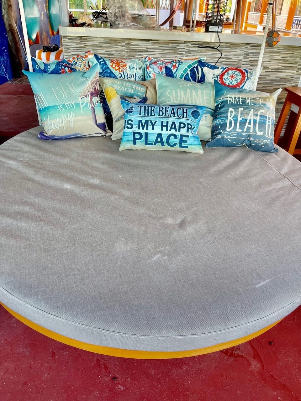 Very comfortable swinging day bed
