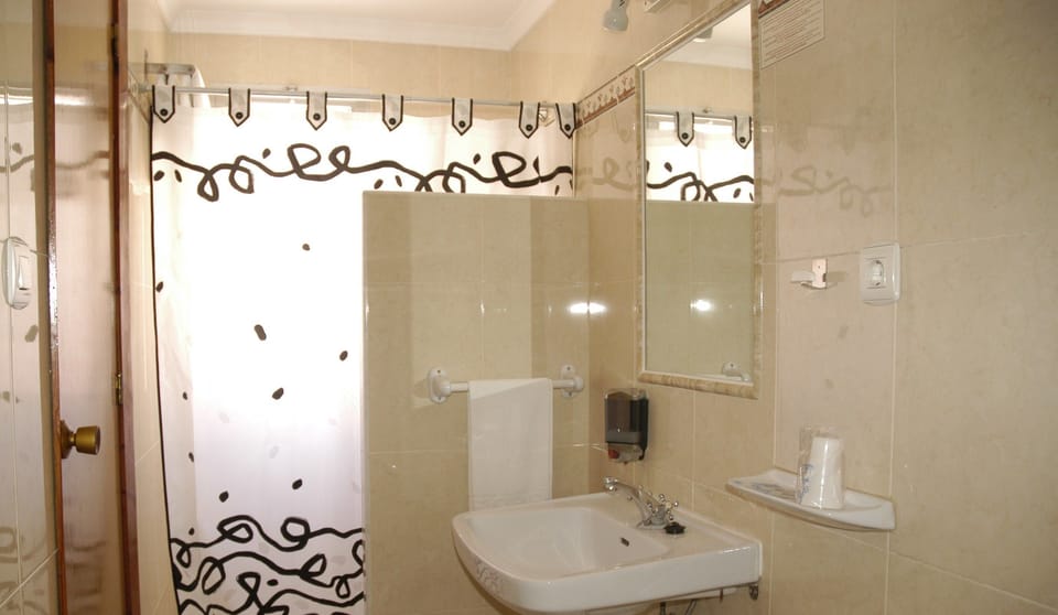 Shower, towels