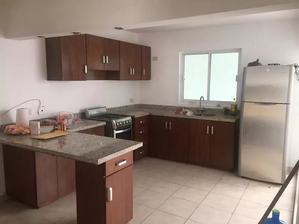Family Townhome, 3 Bedrooms | Private kitchen | Fridge, microwave, oven, stovetop