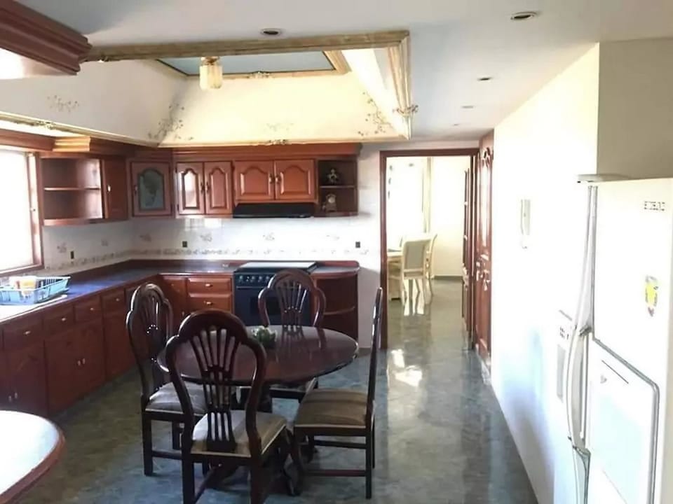 Family Townhome, 4 Bedrooms | Private kitchen | Fridge, microwave, oven, stovetop