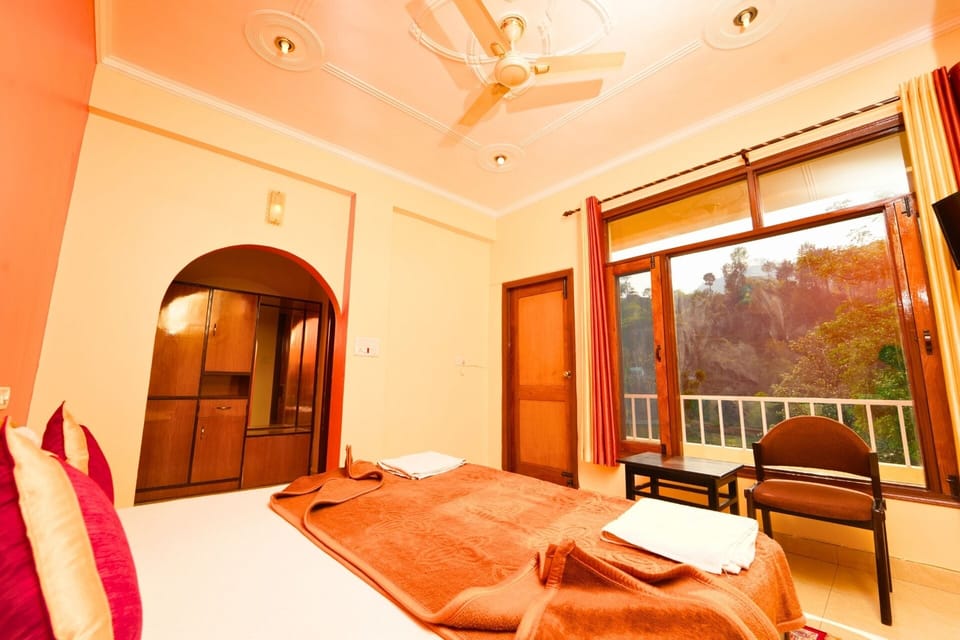 Superior Double Room, River View | In-room safe, soundproofing, bed sheets