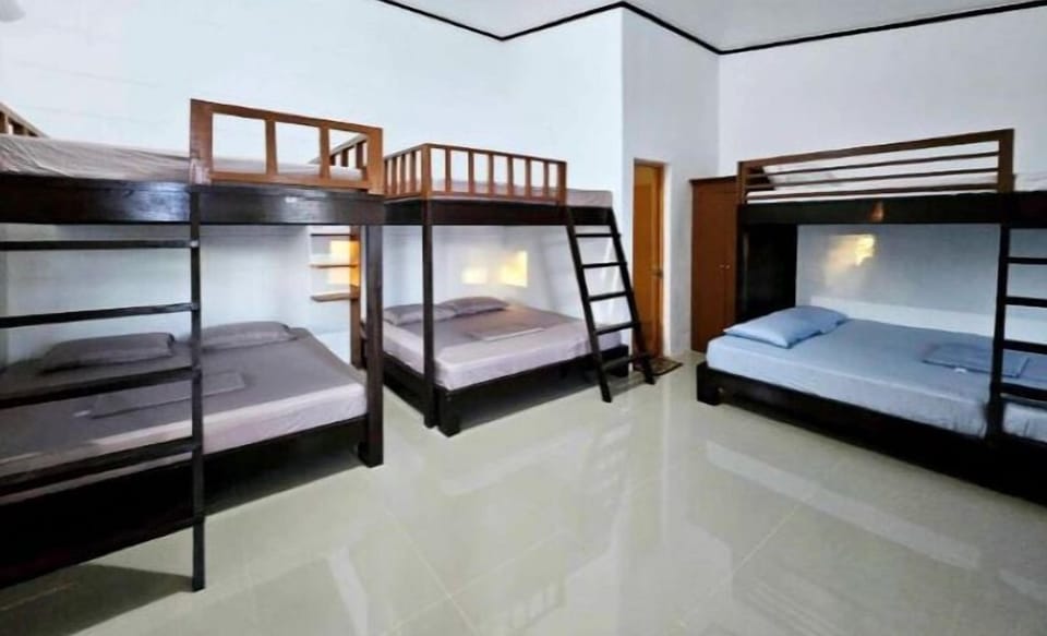 Executive Room | Individually furnished, bed sheets