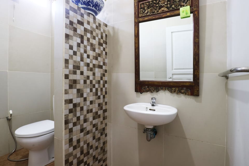 Superior Room | Bathroom | Free toiletries, hair dryer, towels