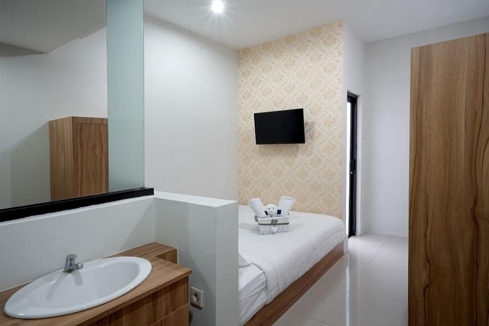 Deluxe Room | Desk, free WiFi, bed sheets