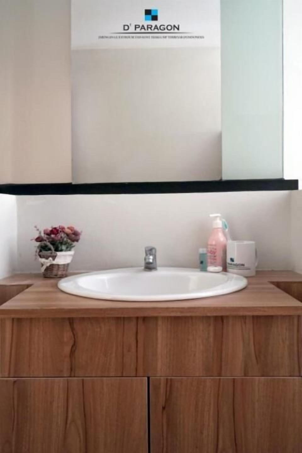 Deluxe Room | Bathroom | Shower, free toiletries, towels