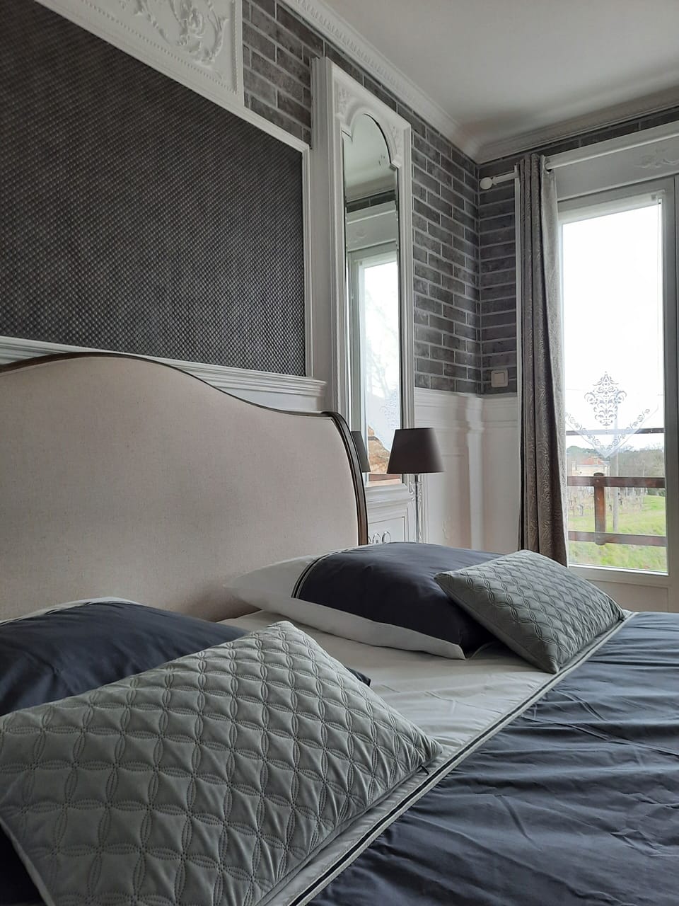 Room, Vineyard View | Minibar, individually decorated, individually furnished, desk