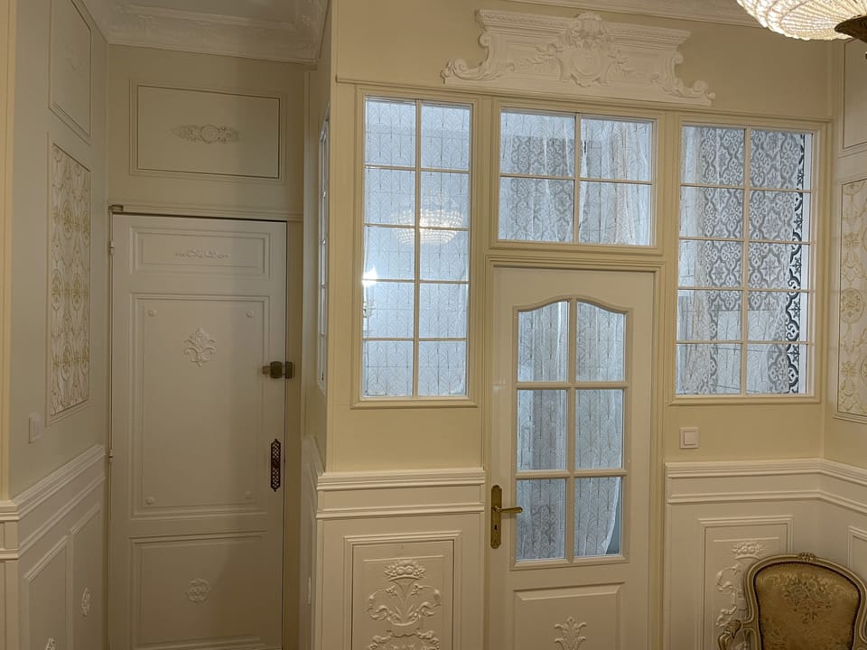 Double Room, Garden View | Minibar, individually decorated, individually furnished, desk