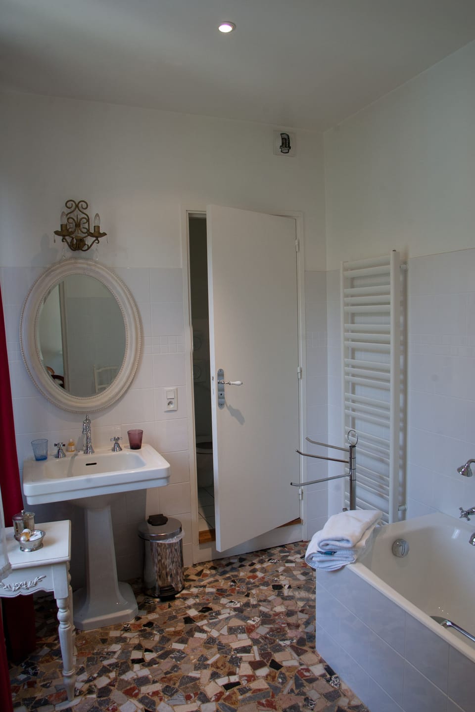 Standard Double Room | Bathroom | Deep soaking tub, free toiletries, hair dryer, towels