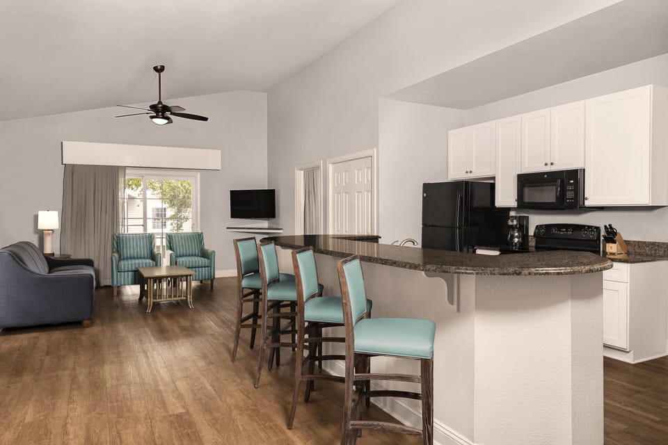 Standard Condo, 3 Bedrooms, Non Smoking | Living room | TV