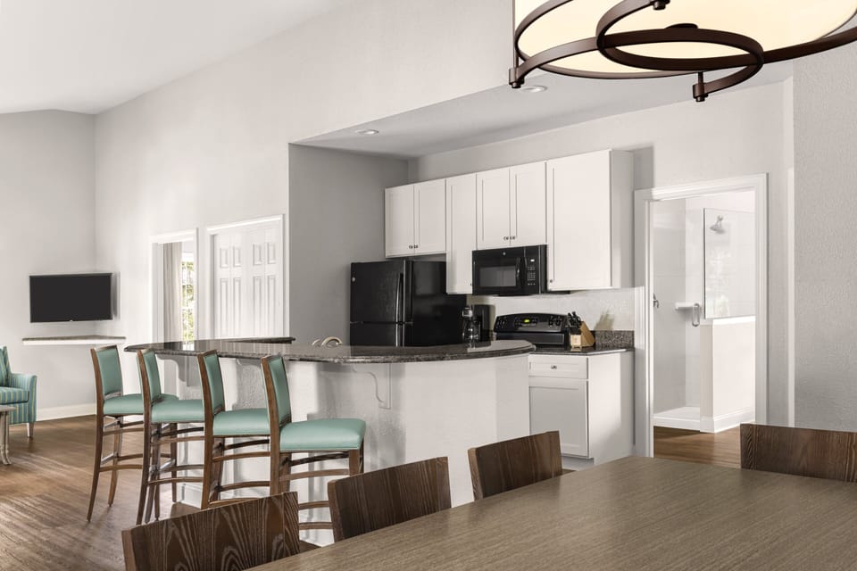 Standard Condo, 3 Bedrooms, Non Smoking | Private kitchen | Full-size fridge, microwave, stovetop, dishwasher