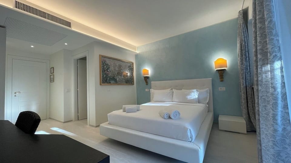 Double Room, Terrace | Down comforters, in-room safe, free WiFi, bed sheets