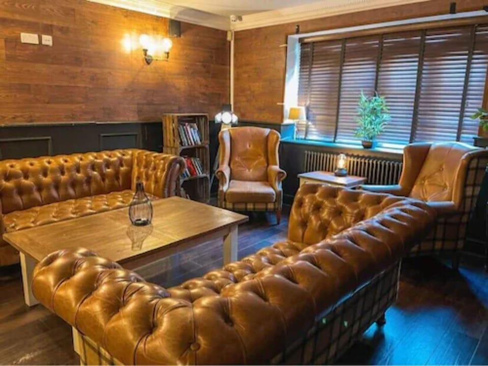 Breakfast, lunch and dinner served