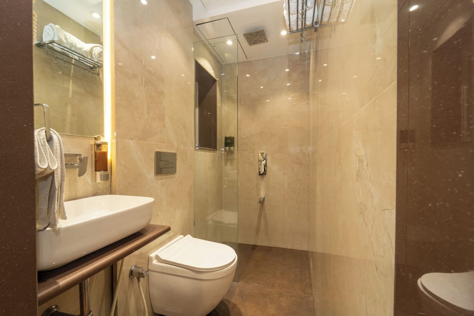 Deluxe Double Room | Bathroom | Shower, rainfall showerhead, free toiletries, bathrobes