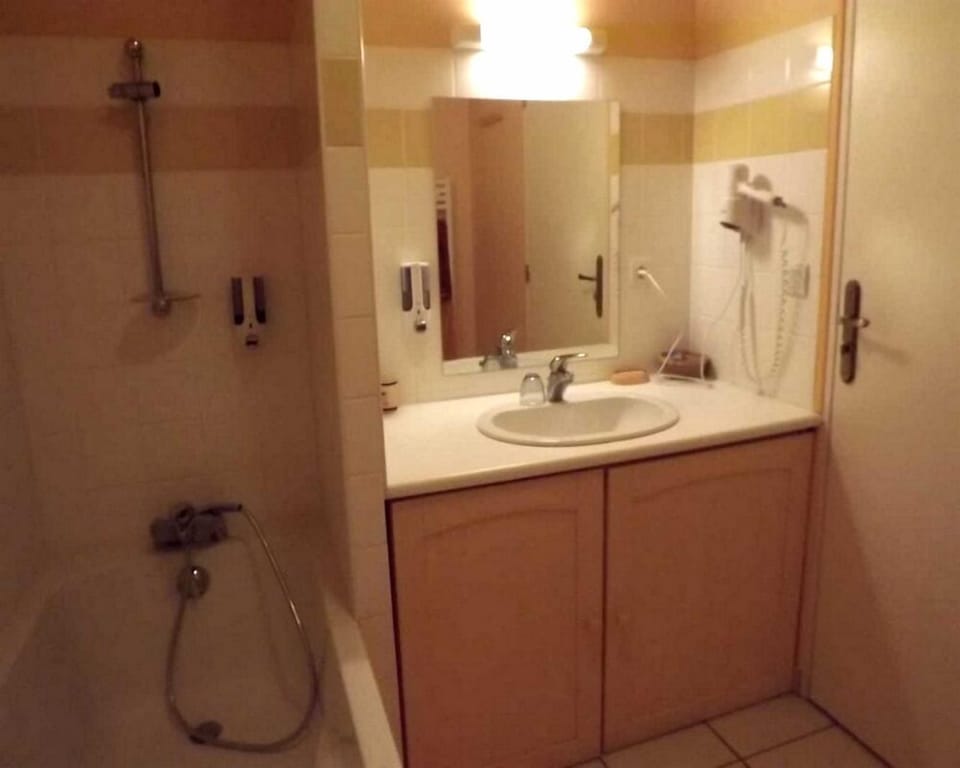 Double Room (Jonquille) | Bathroom | Shower, deep soaking tub, free toiletries, towels
