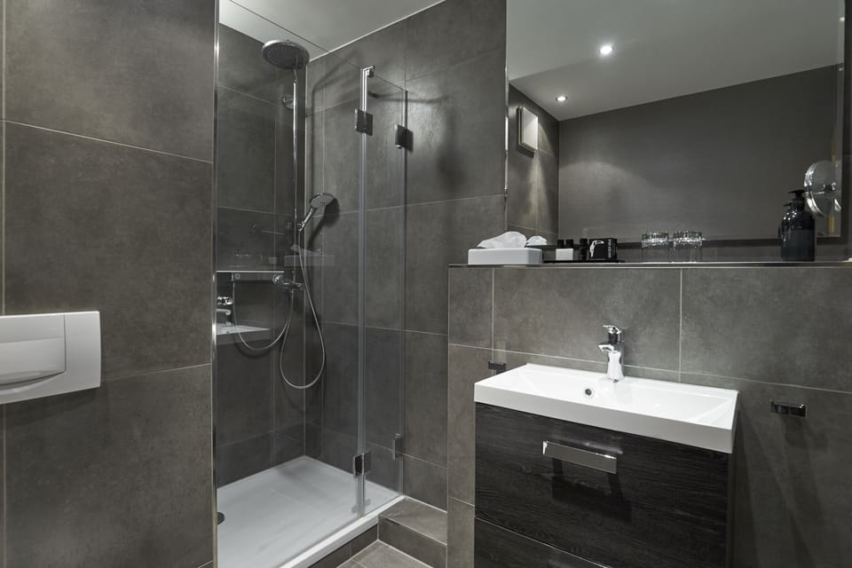 Shower, free toiletries, hair dryer, bathrobes