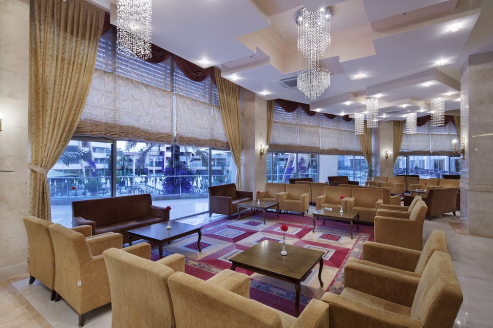 5 bars/lounges