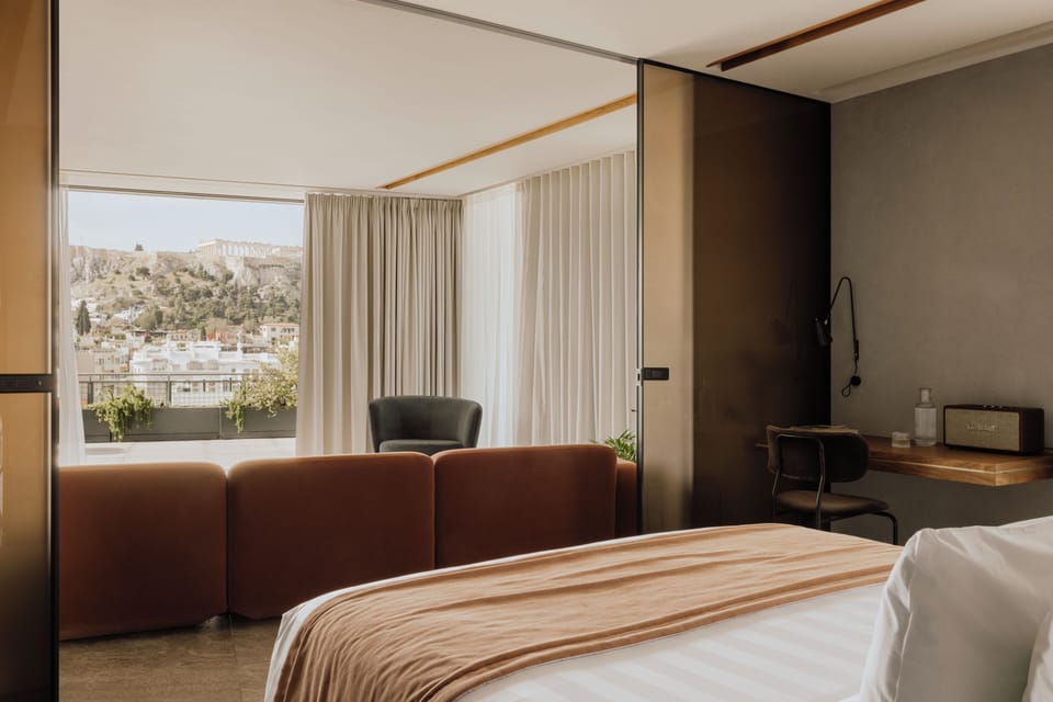 Premium bedding, free minibar, in-room safe, desk