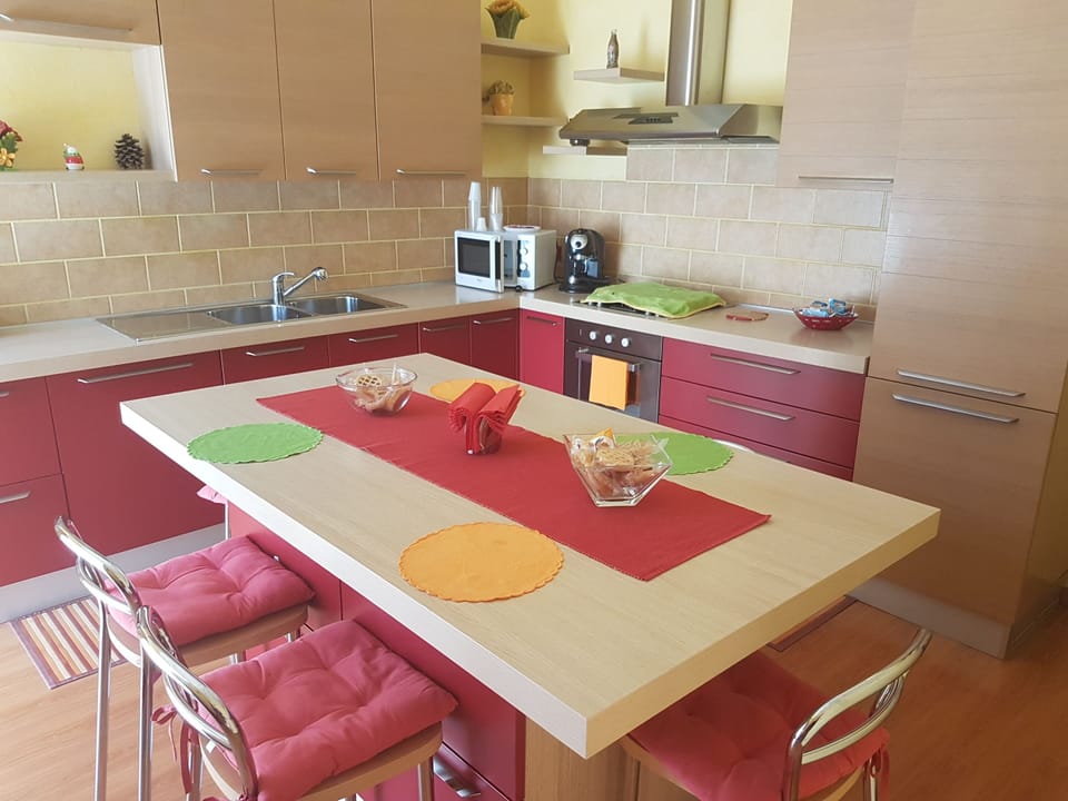 Superior Apartment, 2 Bedrooms | In-room dining