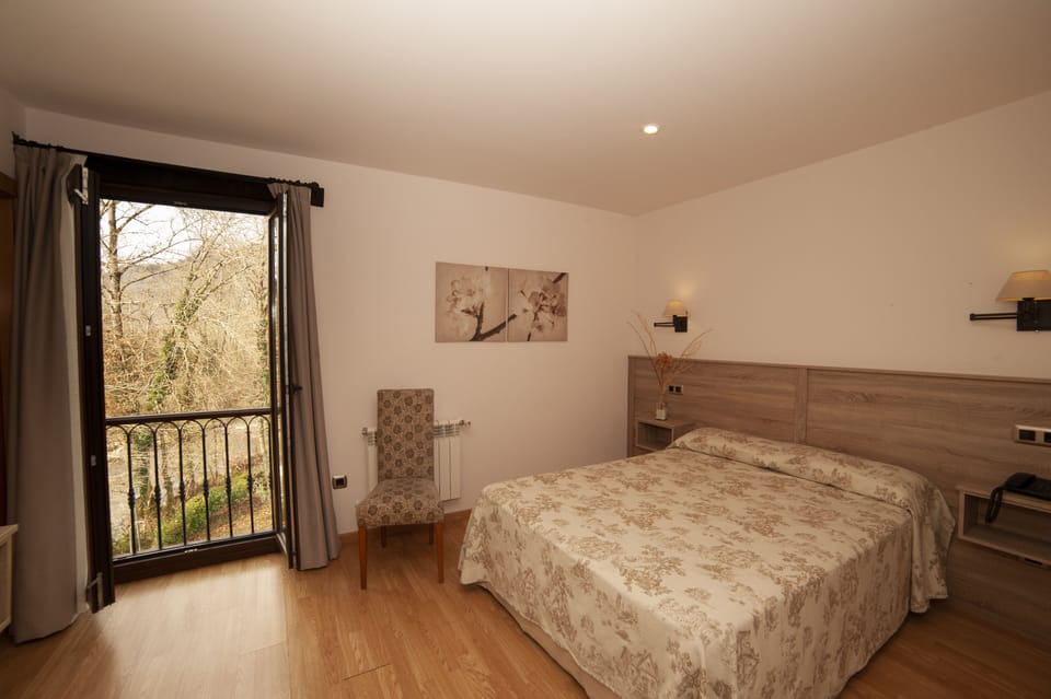 Standard Double Room | In-room safe, desk, free cribs/infant beds, rollaway beds