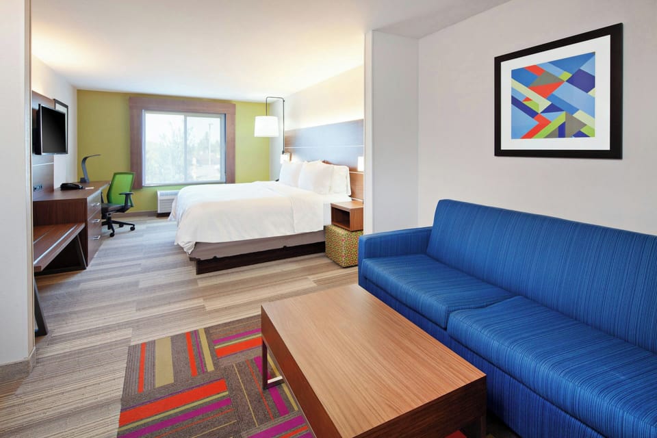 In-room safe, desk, iron/ironing board, WiFi (free)