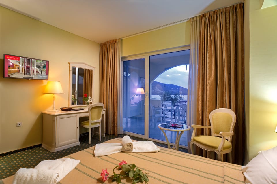 Minibar, in-room safe, desk, soundproofing
