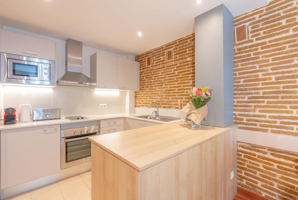 Apartment, 2 Bedrooms | Private kitchen | Full-size fridge, microwave, oven, stovetop