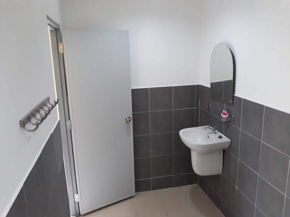 Garden View with A/C | Bathroom | Shower, free toiletries, hair dryer, bidet