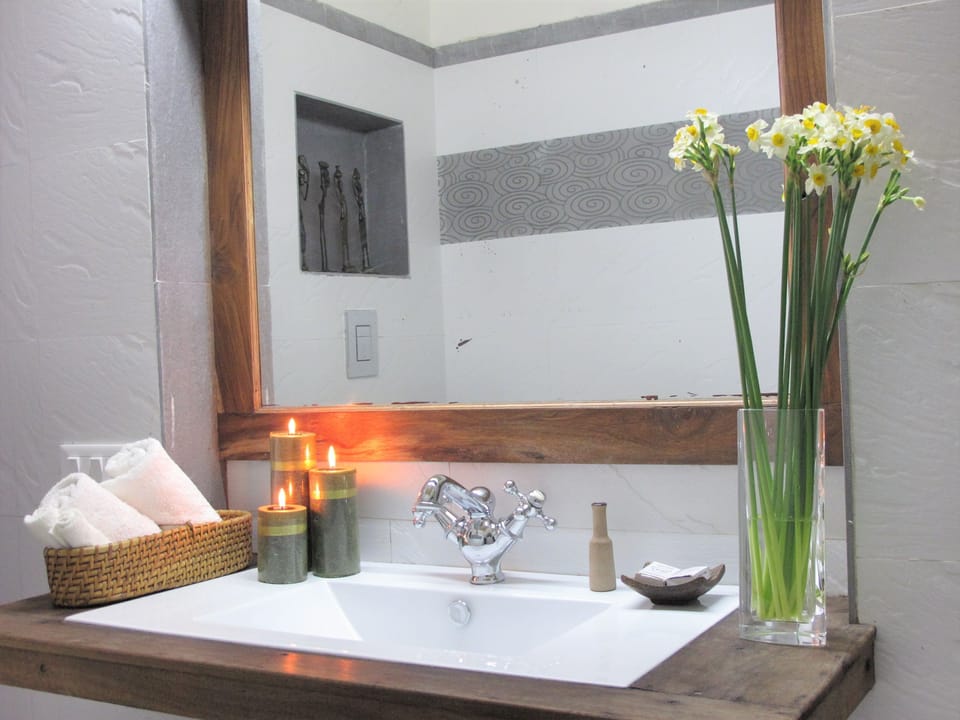 Premium Room | Bathroom | Shower, free toiletries, towels