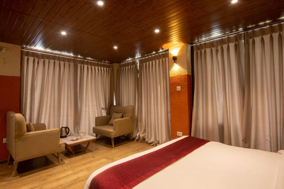 Deluxe Double or Twin Room, 1 Bedroom, Balcony, Garden View | Desk, laptop workspace, free WiFi, bed sheets