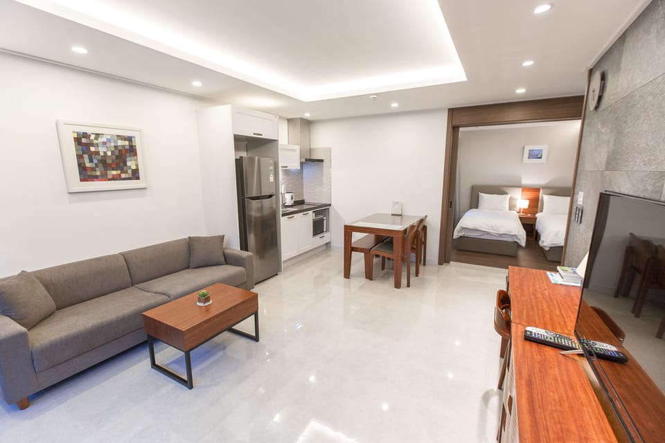 Flat-screen TV, heated floors