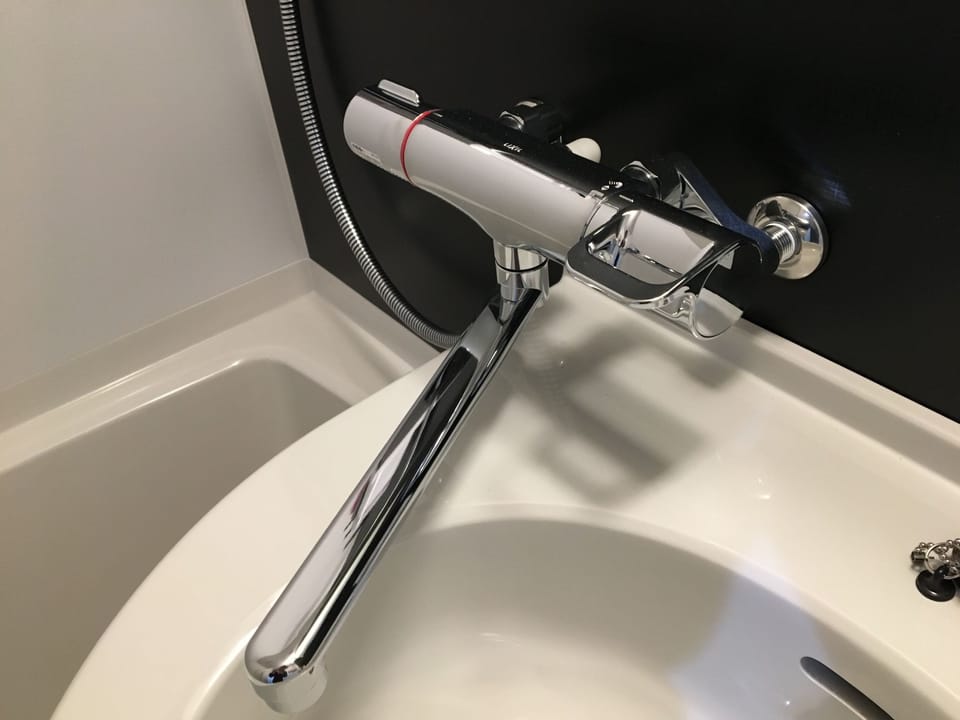 Combined shower/tub, free toiletries, hair dryer, bathrobes