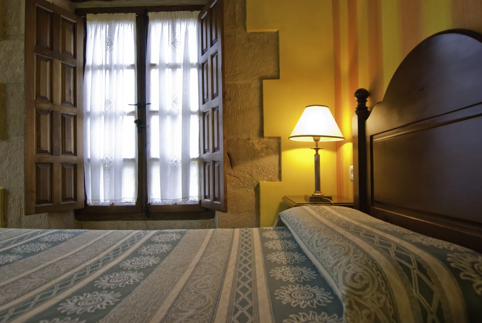 Double Room | 1 bedroom, in-room safe, desk, blackout drapes