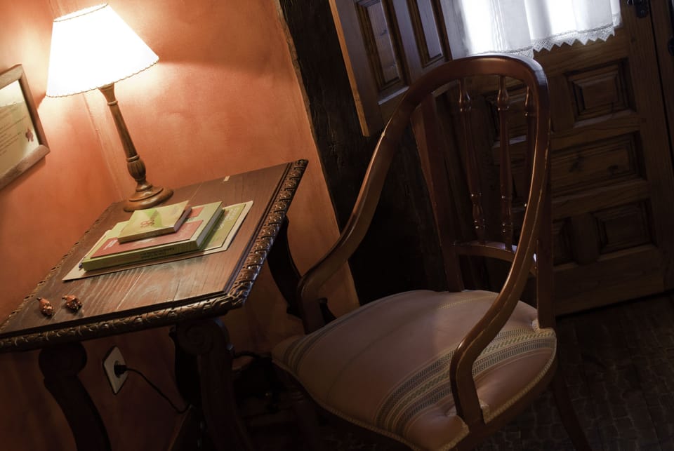 Double Room | 1 bedroom, in-room safe, desk, blackout drapes