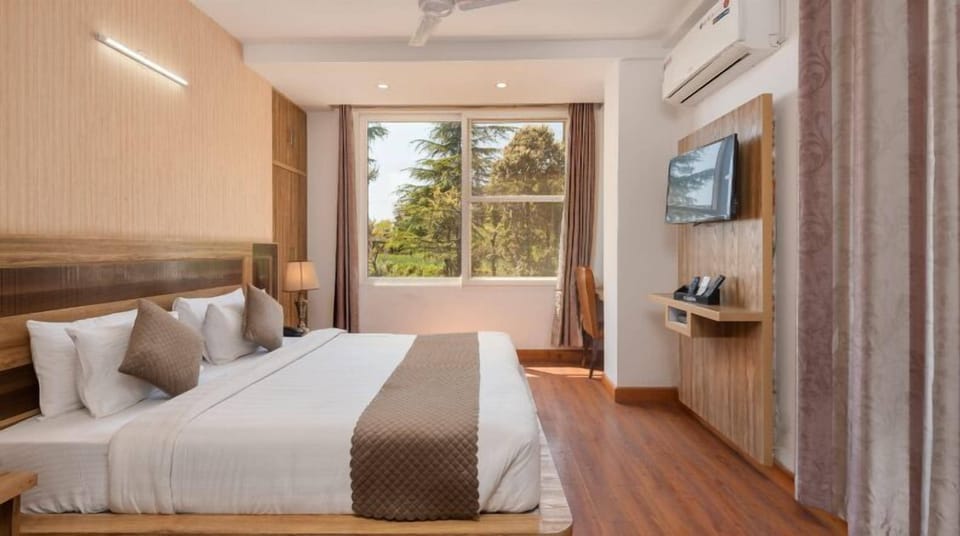 Suite | Select Comfort beds, soundproofing, iron/ironing board, free WiFi