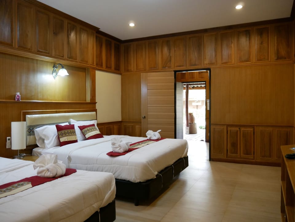 Superior Quadruple Room With Garden View | WiFi (free), bed sheets