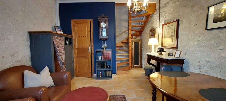 Comfort Suite, Private Bathroom, Garden View | Hypo-allergenic bedding, individually decorated, individually furnished