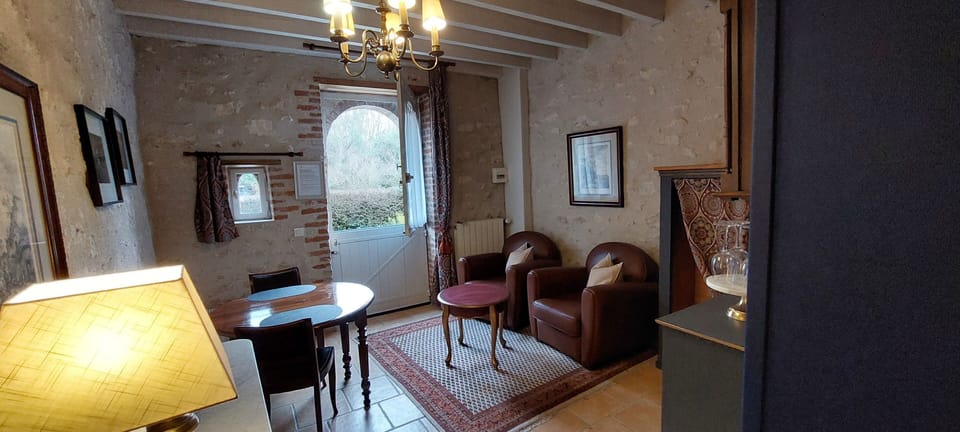 Comfort Suite, Private Bathroom, Garden View | Hypo-allergenic bedding, individually decorated, individually furnished