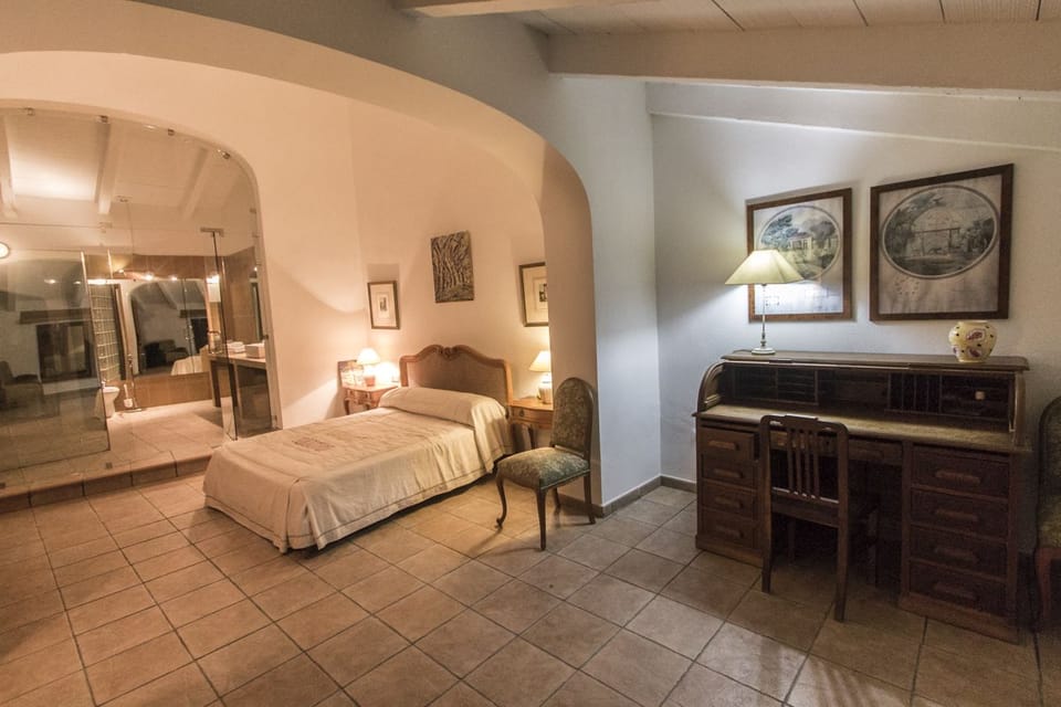 Superior Double or Twin Room | Desk, blackout drapes, iron/ironing board, free cribs/infant beds